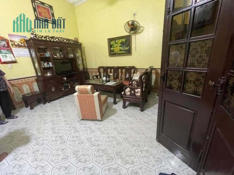 Nhà Xuân La 4 tầng xây chắc chắn vỉa hè thông thoáng đường ô tô tránh
