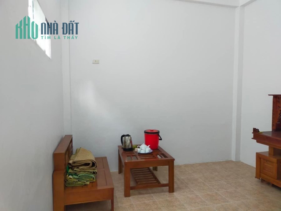 Chủ cần bán căn nhà 43m2 tại Hoàng Hoa Thám, mặt ngõ thông kinh doanh sầm uất