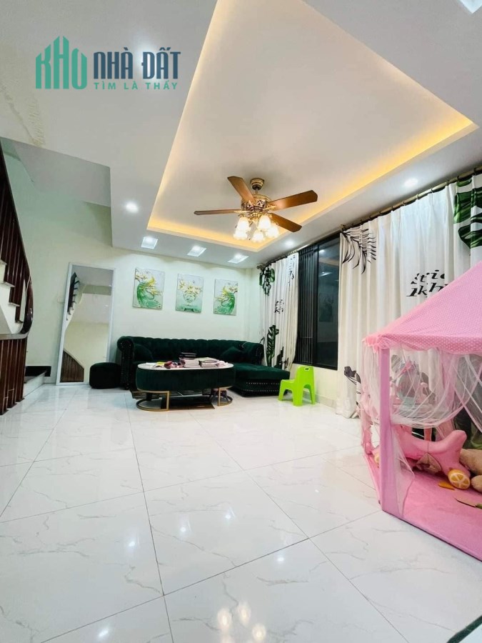 Nhỉnh 3 tỷ là có ngay căn nhà 5 tầng tại Mễ Trì, giao thông đi lại thuận tiện