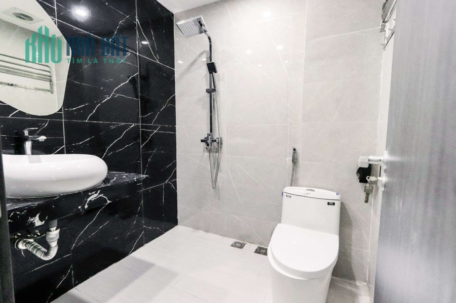 Bán nhà Ngọc Lâm, gần ngay mặt phố, trung tâm tiện ích, 63m2x 5 tầng, 6 tỷ7
