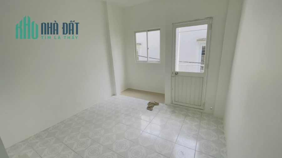 Bán nhà đường Tô Hiệu, 3 tầng, nhà đẹp, sát mặt tiền, 2.2 tỷ, 0763801388.