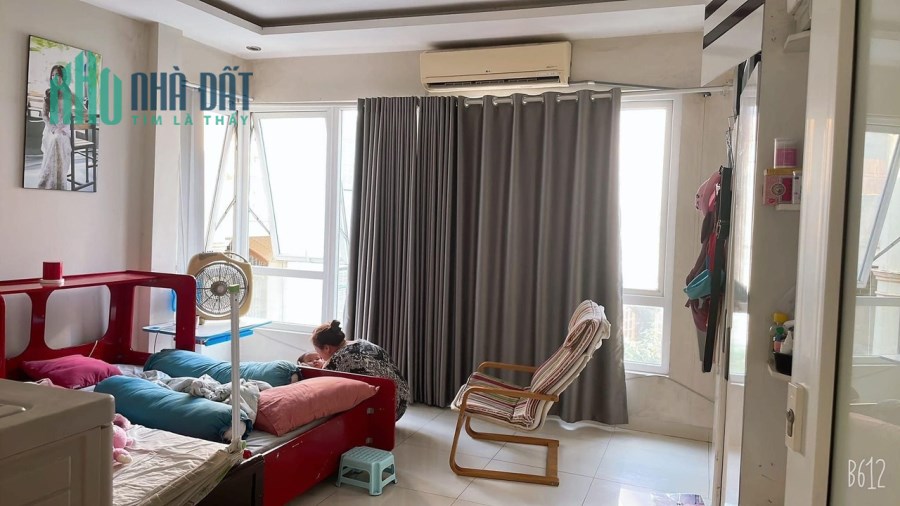 Bán ngay căn nhà 36m2 tại Võng Thị, Tây Hồ, mặt ngõ rộng 2 oto tránh nhau