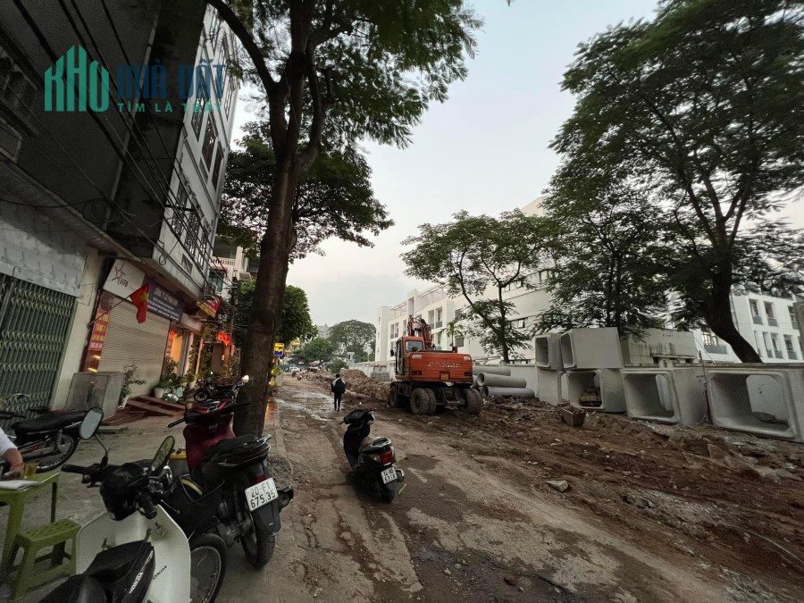 TỪ LIÊM 3 OTO TRÁNH NHAU, VỈA HÈ KD SẦM UẤT, GẦN TRƯỜNG, SVĐ, CUNG VH 40M2, MT 5M 7.6 TỶ