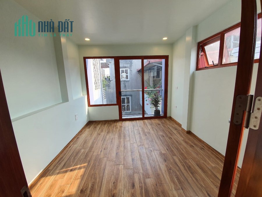 Bán nhà Trịnh Công Sơn, Tây Hồ, 42m, 5 tầng, nhỉnh 6 tỷ, gần Hồ Tây.