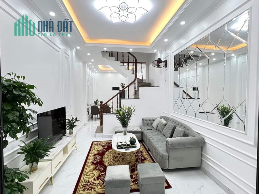 Bán nhà phân lô Lạc Long Quân, Tây Hồ, 45m, 5 tầng, nhỉnh 6 tỷ, gần Hồ Tây.