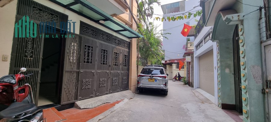 BÁN NHÀ NGUYỄN VĂN CỪ  60M  5 TẦNG GARA Ô TÔ  NGÕ Ô TÔ 7 CHỖ THÔNG  GẦN PHỐ  CHỈ 5 TỶ 5