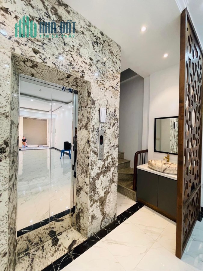 Căn nhà 45m2 tại Phùng Chí Kiên, 7 tầng thang máy xịn, an sinh cực đỉnh