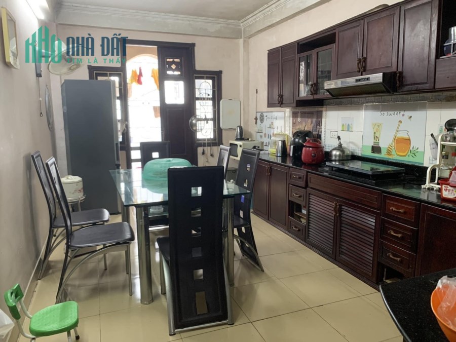 Căn nhà gần 50m2 tại Văn Cao cần tìm chủ mới view hồ Tây lộng gió