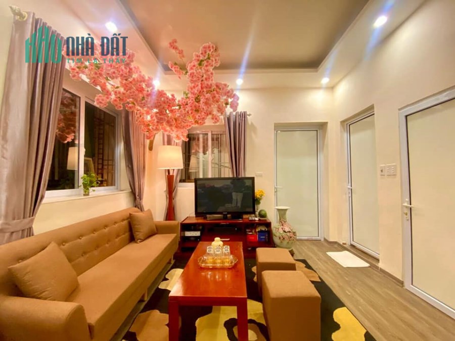 BÁN GẤP NHÀ – ÂU CƠ- TÂY HỒ. DT: 40M × 5 TẦNG × MT 4m × 4 NGỦ RỘNG, GIÁ NHỈNH  6 TỶ.