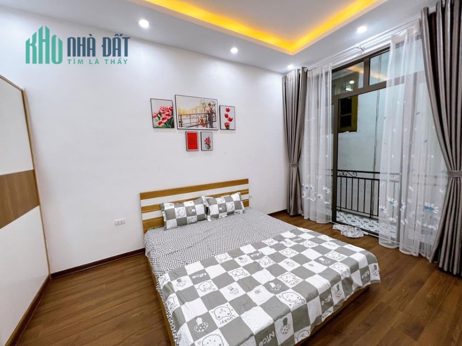 Âu Cơ nhà đẹp dân xây để ở, ngõ nông, gần ô tô, 40m, 6 tầng, nhỉnh 5 tỷ.