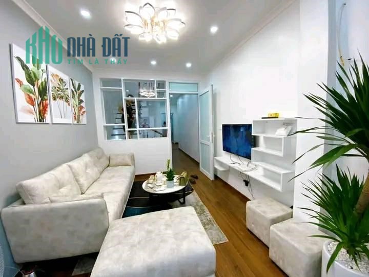 Bán nhà phố Âu Cơ - Tây Hồ  nhà đẹp ở luôn, 48m 4 tầng nhỉnh 5 tỷ.
