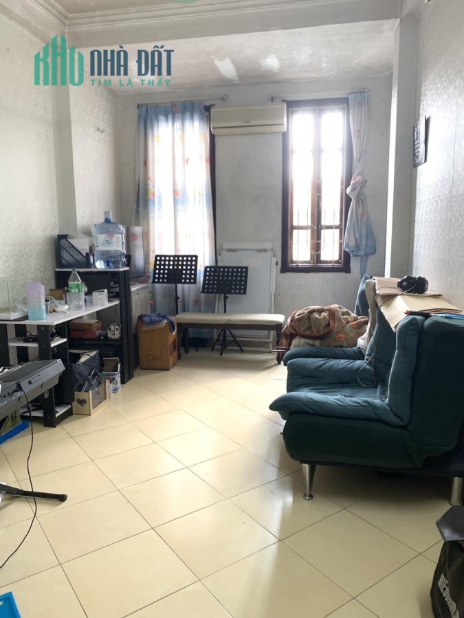 Bán ngay căn nhà 49m2 tại Văn Cao đường rộng oto đỗ trước cửa