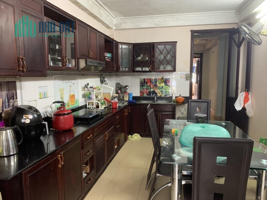Căn nhà gần 50m2 tại Văn Cao cần tìm  chủ mới view hồ Tây lộng gió