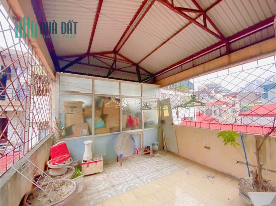 Bán nhà Trung Kính, Cầu Giấy, 61m2 x 4 tầng, gần phố, ô tô 4 chỗ đỗ cửa, 9.7 tỷ
