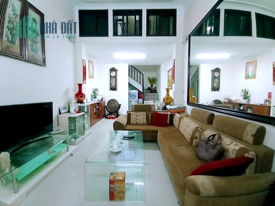 NHÀ 3 PHÒNG NGỦ CÁCH PHỐ ĐỘI CẤN 50M  NGÕ THÔNG DT 40M2 5T 3.5MMT GIÁ NHỈNH 4 TỶ LH 0799198898