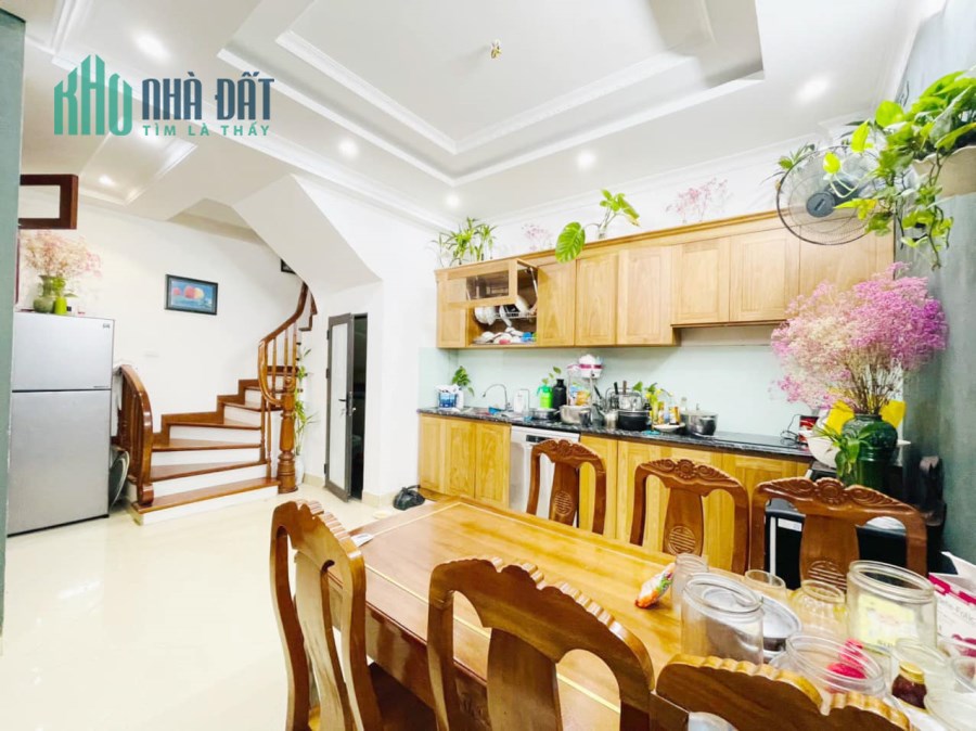 BÁN NHÀ PHỐ TRƯƠNG ĐỊNH: 40M2, 5 TẦNG, MT 5M. NGÕ TO, GẦN Ô TÔ. 4 TỶ