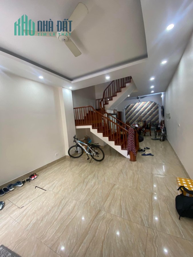 BÁN NHÀ Ở TRUNG KÍNH – 50 M2 – NHÀ CÓ SÂN XANH MÁT – 4 TẦNG Ở NGAY – NHỈNH 4 TỶ