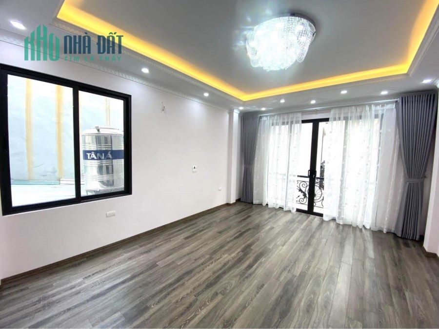 Bán nhà ô tô cách nhà 5m , hàng xóm Royal City , 40m,5T,mặt tiền 4,3m, lô góc cực thoáng , về ở ngay