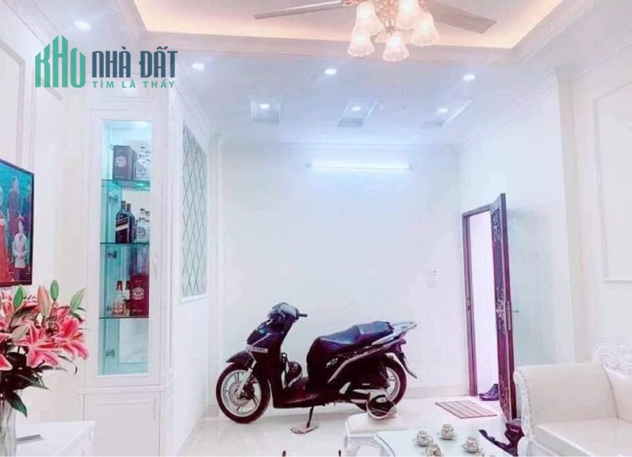 LÔ GÓC KHƯƠNG ĐÌNH - Ô TÔ CÁCH 50m - TRƯỚC NHÀ XE BA GÁC QUAY ĐẦU - NHÀ ĐẸP NHƯ KHÁCH SẠN Ở SƯỚNG