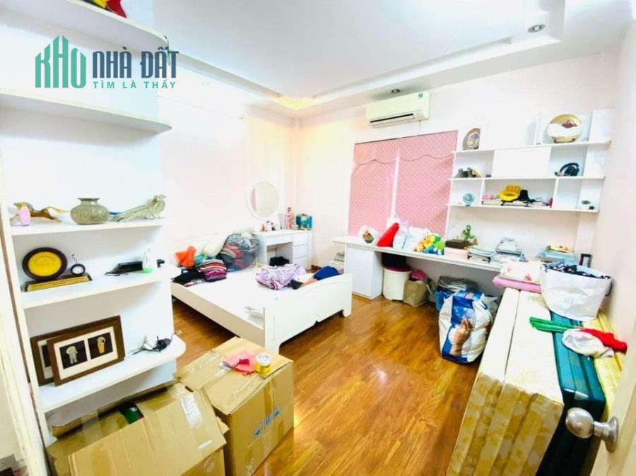 Bán nhà Lạc Long Quân,  Tây Hồ, lô góc, nở hậu, 6 tầng, 45m2 giá 6 tỷ 500 triệu.