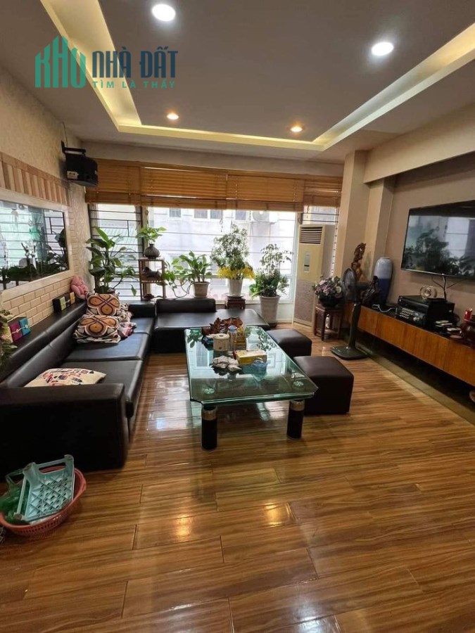 Bán nhà Lạc Long Quân, Xuân La, Tây Hồ 6 tỷ, 42m2*5T nhà đẹp ở luôn.