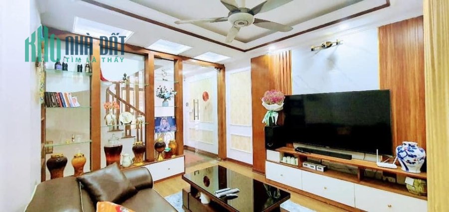 Bán nhà siêu đẹp Lạc Long Quân, Tây Hồ 40m, 4 tầng , nhỉnh 5 tỷ
