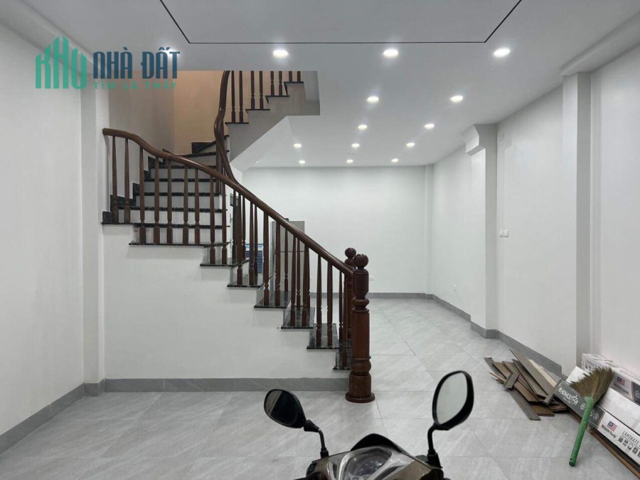 BÁN NHÀ ĐẸP GIA QUẤT 43M, 5 TẦNG, Ô TÔ NHỈNH 4 TỶ