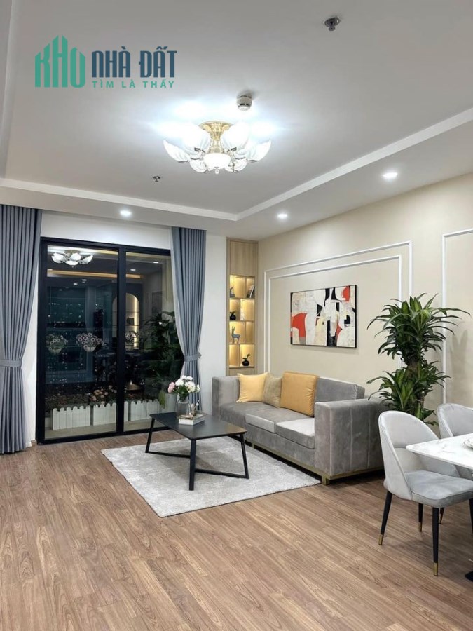 Bán nhà riêng Lạc Long Quân Tây Hồ. 37m2*5T, giá 4 tỷ 980 triệu, nhà đẹp ở luôn.