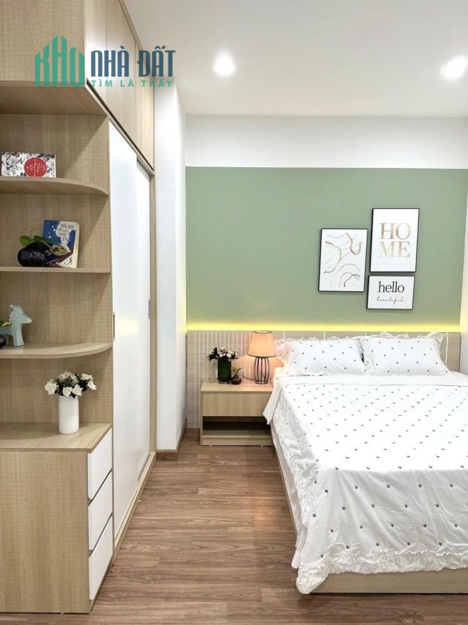 Bán nhà Lạc Long Quân 40m2, ô tô vào nhà, ngõ thông, Giá 5.1 tỷ