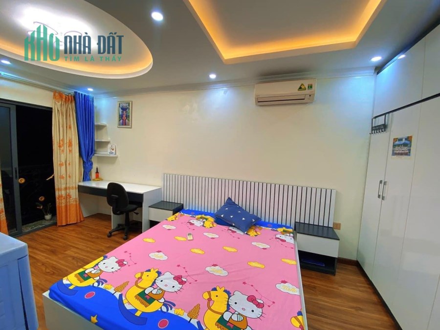 Nhỉnh 3 tỷ. Nhà đẹp ở ngay. Bán phố Cầu Giấy: 35m2*5T. 2 thoáng sạch sẽ. Xe máy quay đầu