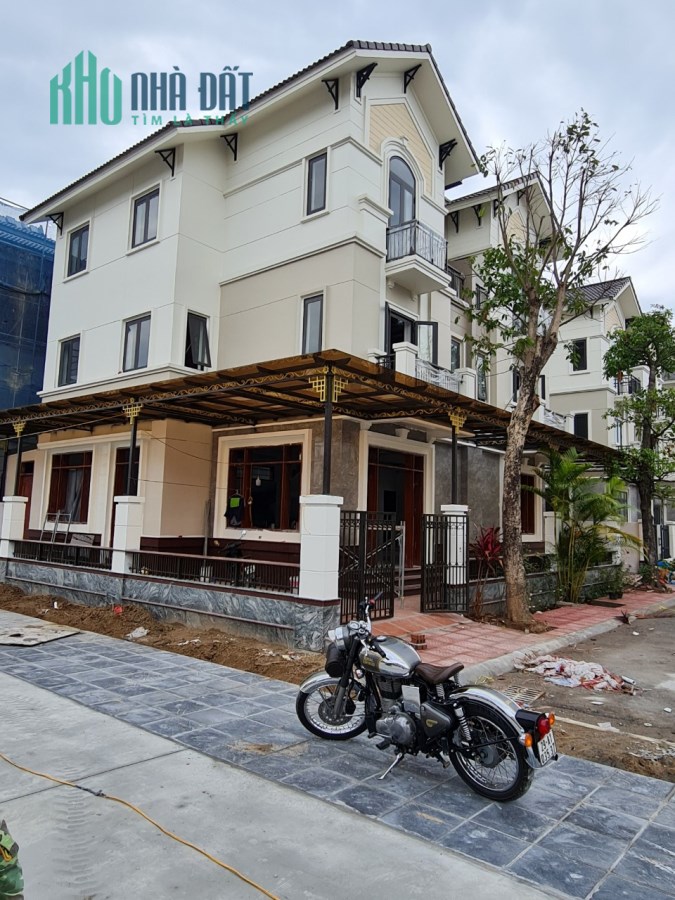 Chính chủ cần bán biệt thự Song Lập 135m2 khu dân cư đông đúc ngay phố đi bộ, công viên, hồ điều