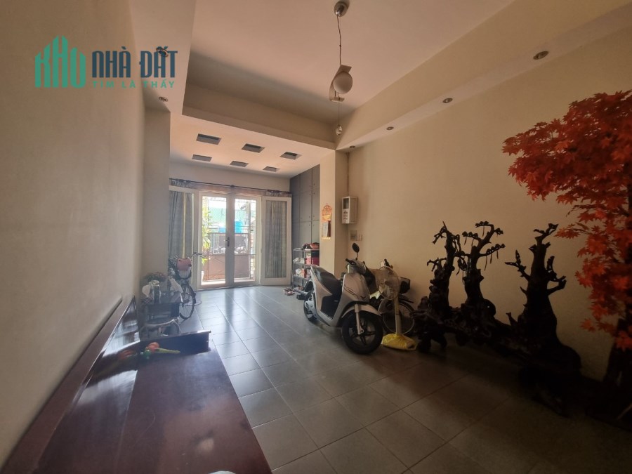 Bán nhà mặt tiền đường Hồng Hà, phường 9, Phú Nhuận, 80m2, 5 tầng, chỉ 18tỷ500 TL