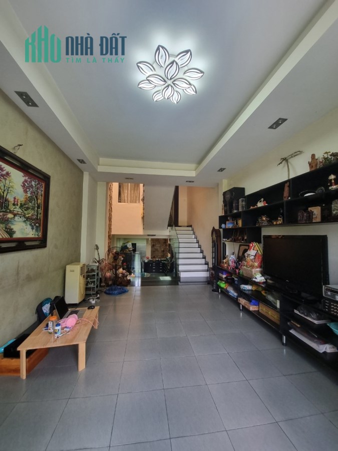 Bán nhà mặt tiền đường Hồng Hà, phường 9, Phú Nhuận, 80m2, 5 tầng, chỉ 18tỷ500 TL