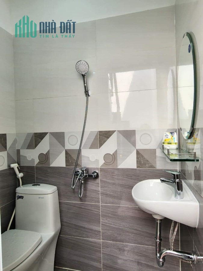 🔔 NHÀ MỚI 100% DỌN VÀO Ở NGAY- 3PN+4WC

🌟 DT: 18M 2 ( 3.5M * 5M ) CHỈ : 4 TỶ 450 TRIỆU
