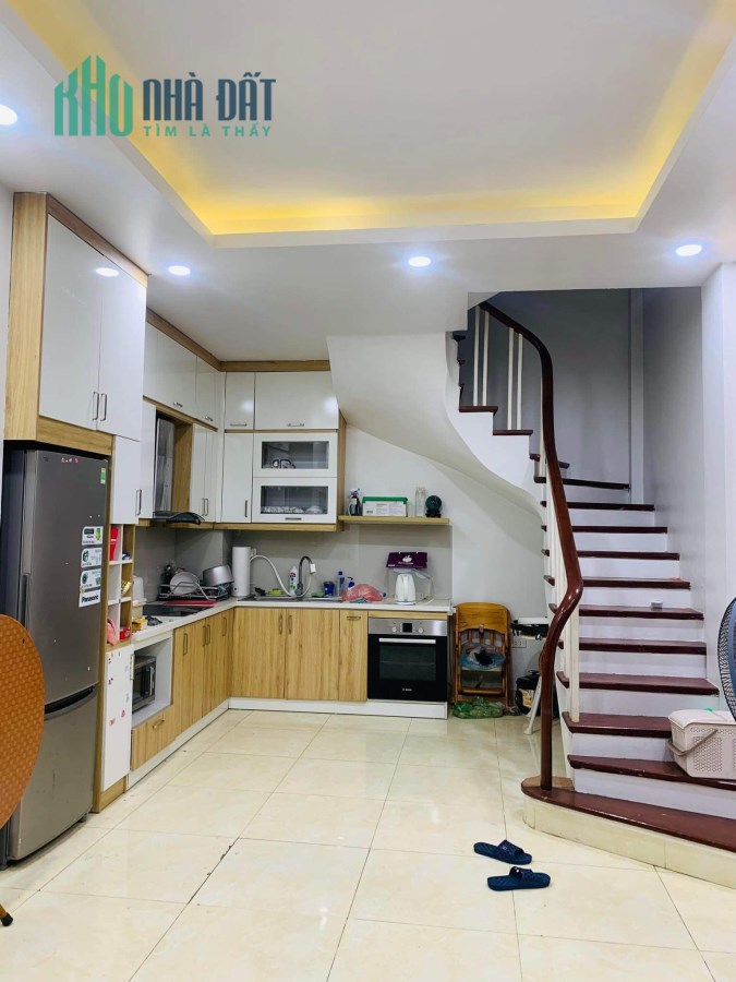 Bán nhà phố Đội Cấn, 4 tầng dân xây, gần Lăng Bác, 33m2, 3.5 tỷ ( có thương lượng )