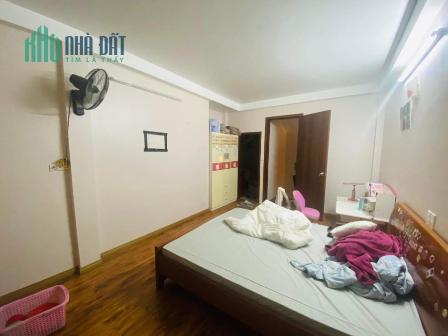 Bán nhà phố Đội Cấn, 4 tầng dân xây, gần Lăng Bác, 33m2, 3.5 tỷ ( có thương lượng )
