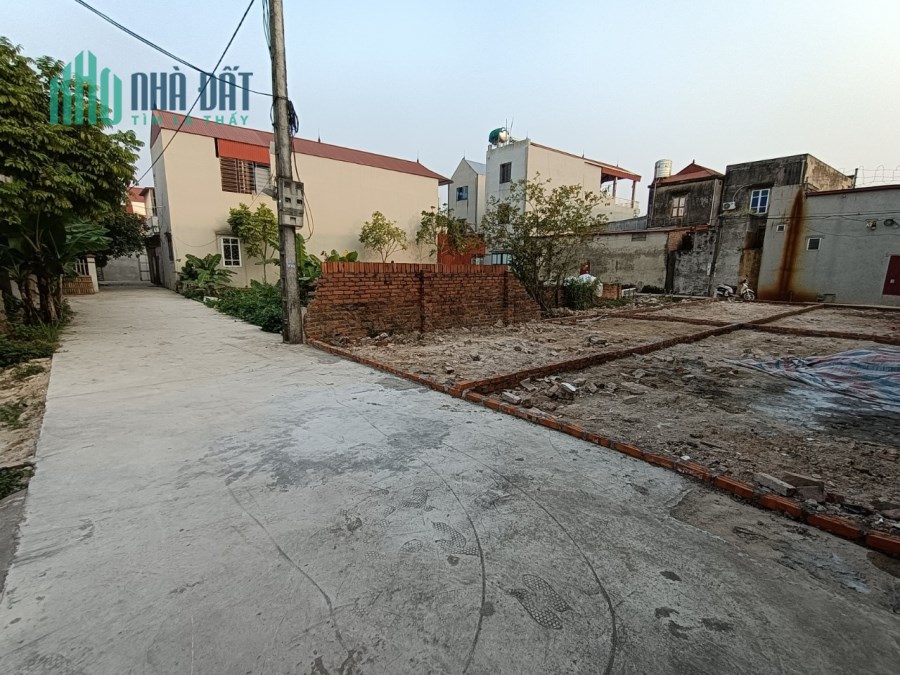 đất sát sân bay và đường võ nguyên giáp giá chỉ hơn 700tr thôi ạ