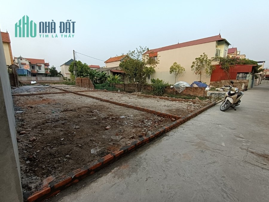 đất sát sân bay và đường võ nguyên giáp giá chỉ hơn 700tr thôi ạ