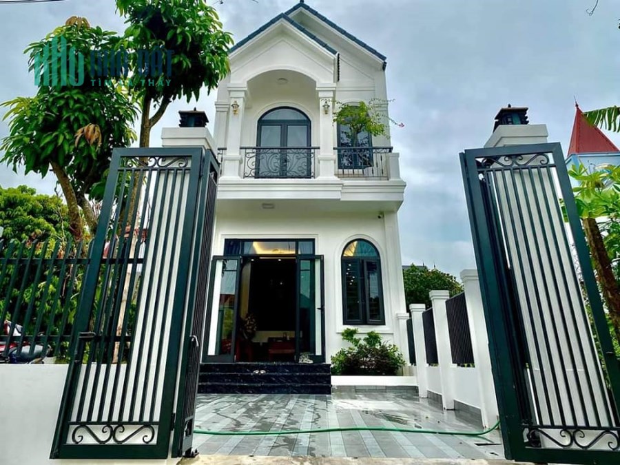 Cần bán căn biệt thự Việt Hưng 234 m2 4 tầng nhìn ra công viên giá hơn 39 ty