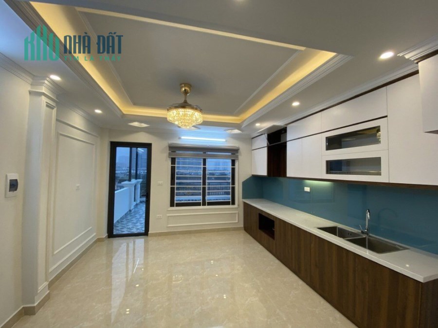 Nhà Mặt Phố Phạm Văn Đồng, Kinh Doanh Sầm Uất, Vỉa Hè Đá Bóng. DT 50m2, Giá Nhỉnh 14