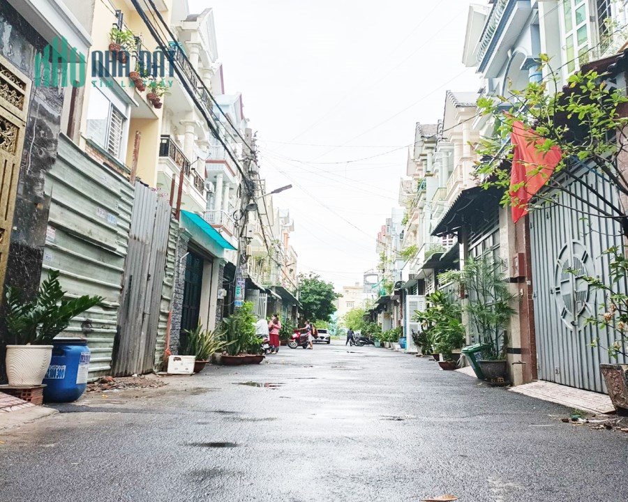 HẺM XE HƠI TRÁNH - GẦN MT NGUYỄN ẢNH THỦ - KHU NHÀ CAO TẦNG ĐỒNG BỘ - DÂN TRÍ CAO - TIỆN ÍCH NGẬP