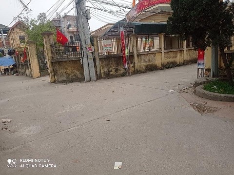 Ô TÔ TRÁNH NHAU - NỞ HẬU - KINH DOANH - GẦN HỒ TẠI THƯỜNG TÍN HÀ NỘI