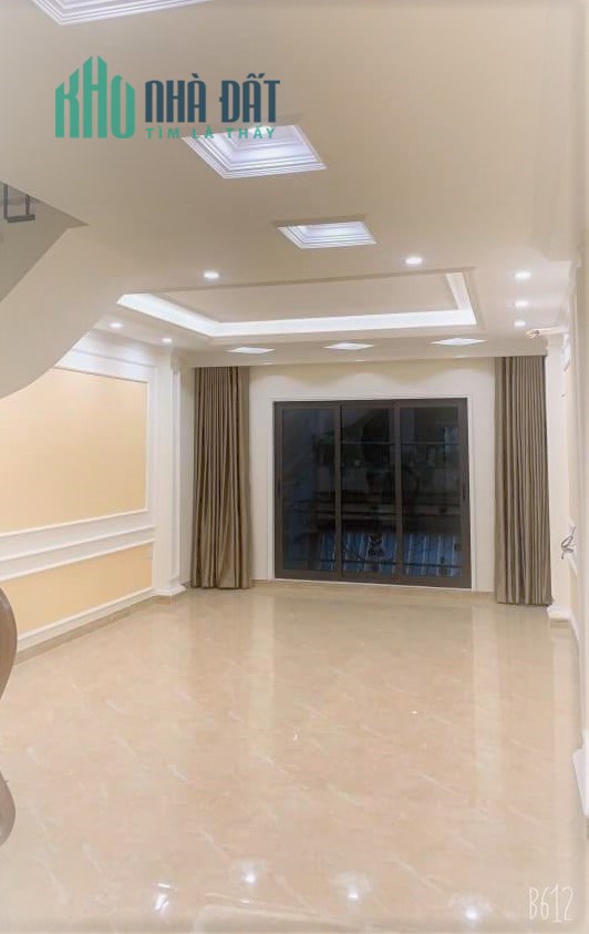 Nhà đẹp Hoàng Quốc Việt 7 tầng, thang máy, ô tô, vỉa hè, kinh doanh, ở luôn