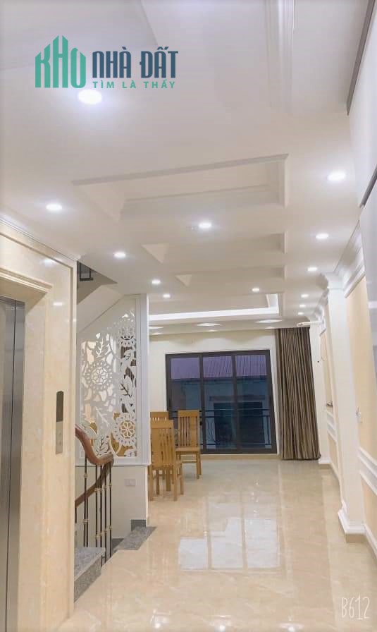 Nhà đẹp Hoàng Quốc Việt 7 tầng, thang máy, ô tô, vỉa hè, kinh doanh, ở luôn