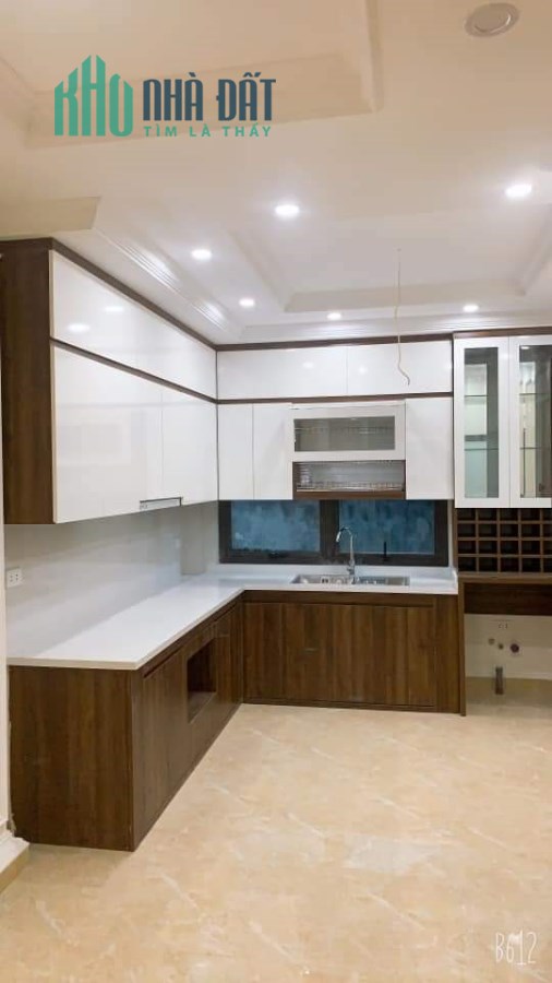 Nhà đẹp Hoàng Quốc Việt 7 tầng, thang máy, ô tô, vỉa hè, kinh doanh, ở luôn