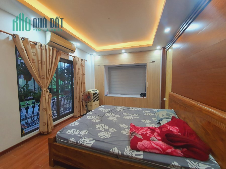 Bán gấp nhà phân lô phố Nguyên Hồng, ngõ ô tô tránh, DTXD48,2m2, MT3,7m. 0338080356