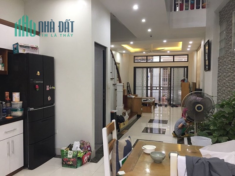Bán nhà mặt ngõ đường Láng giá 5.8 tỷ, 30mx6 tầng, oto đỗ KD sầm uất