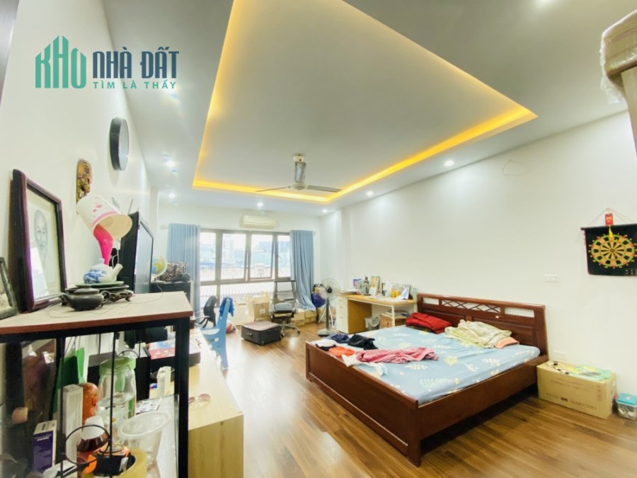 Bán gấp nhà Phạm Ngọc Thạch, ngõ ô tô tránh, DT 76,5m2, MT4m. 0338080356