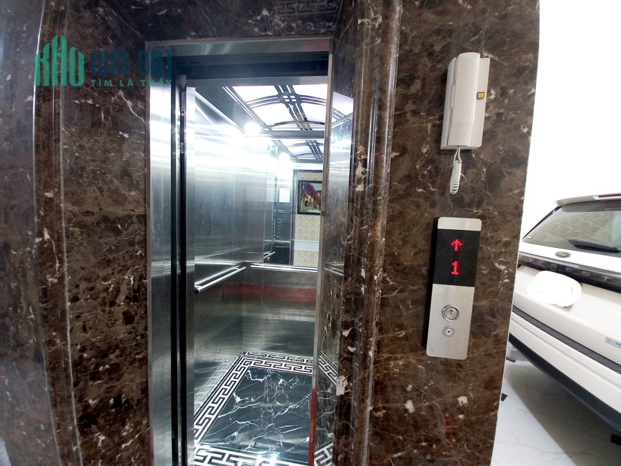 Bán nhà Hoàng Quốc Việt 50m2, Phân Lô, 2 tháng, Thang Máy, Gara, Kinh Doanh, nhà đẹp