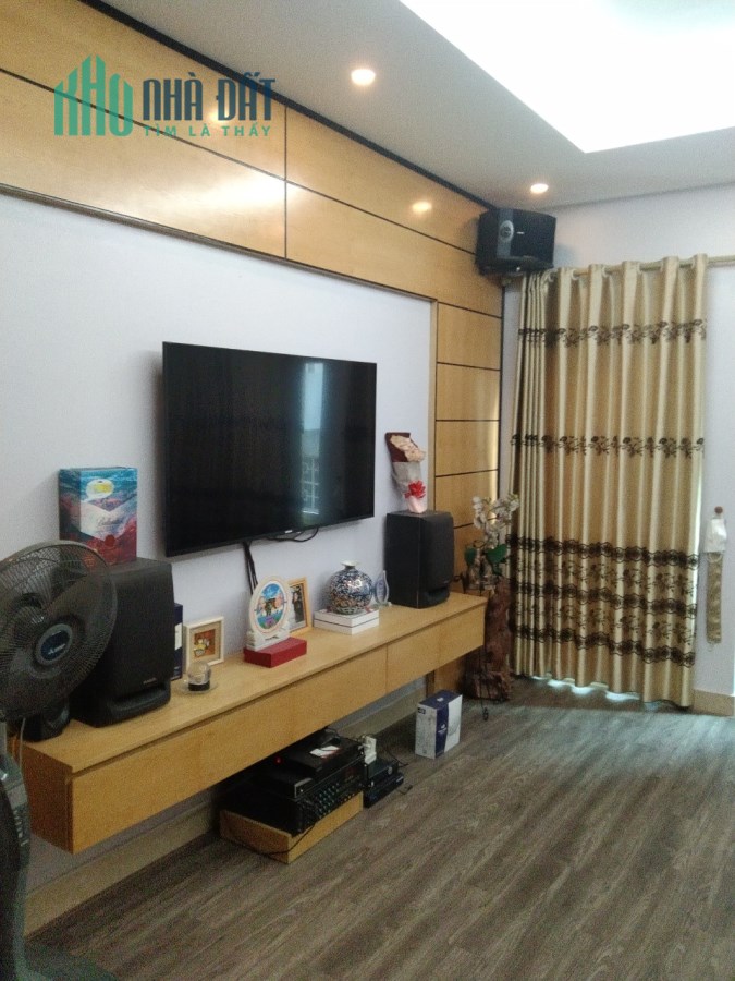 CHO THUÊ HOMESTAY NGUYỄN VĂN CỪ - THANG MÁY– Ô TÔ TRÁNH – CĂN HỘ - KINH DOANH ĐỈNH.